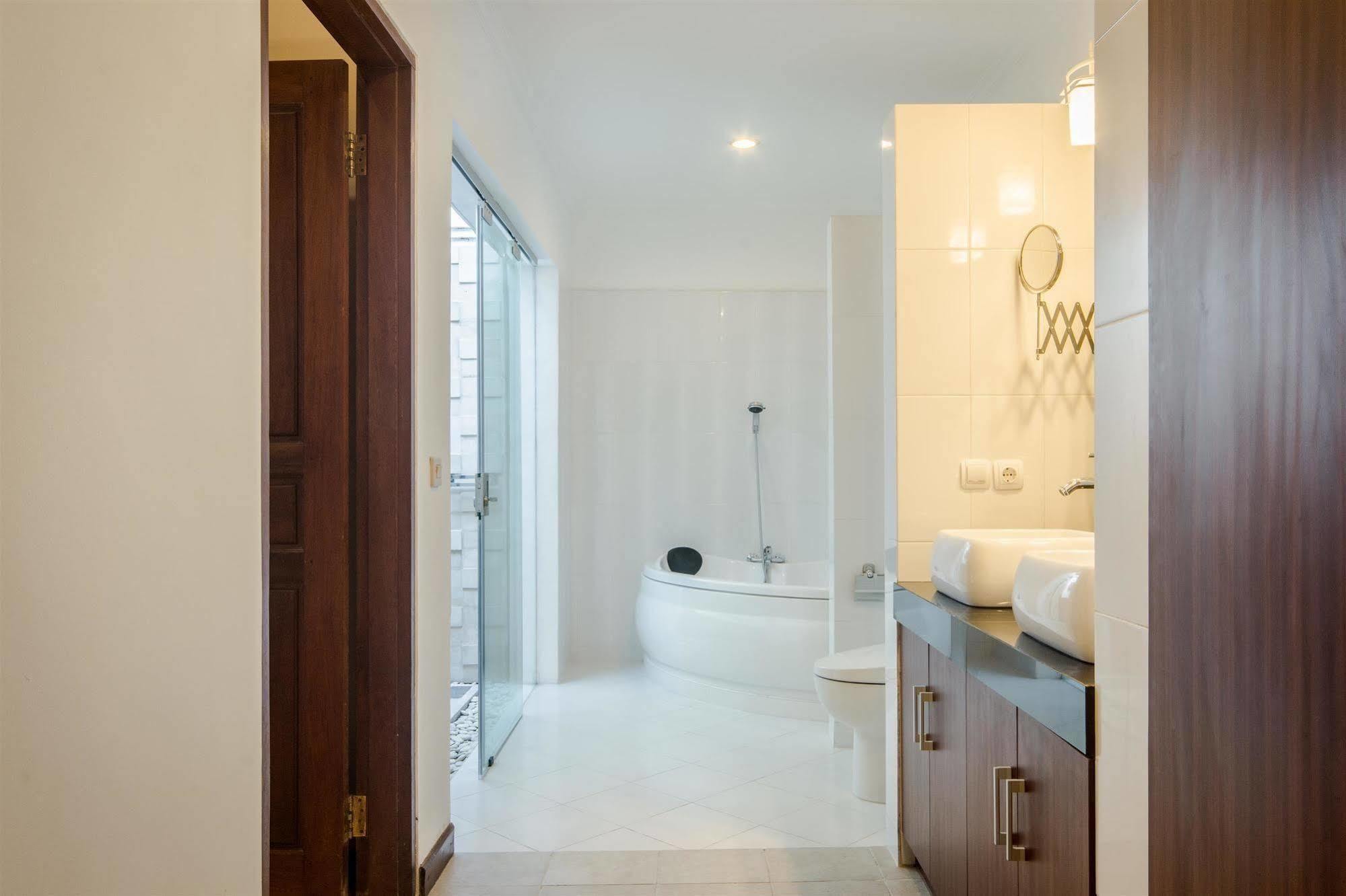 Villa Krisna Seminyak Exteriör bild