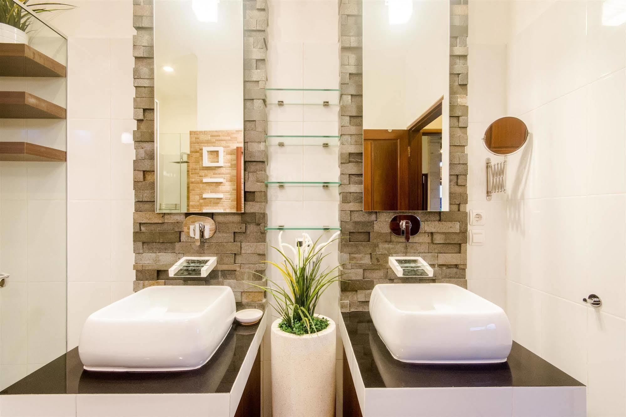 Villa Krisna Seminyak Exteriör bild