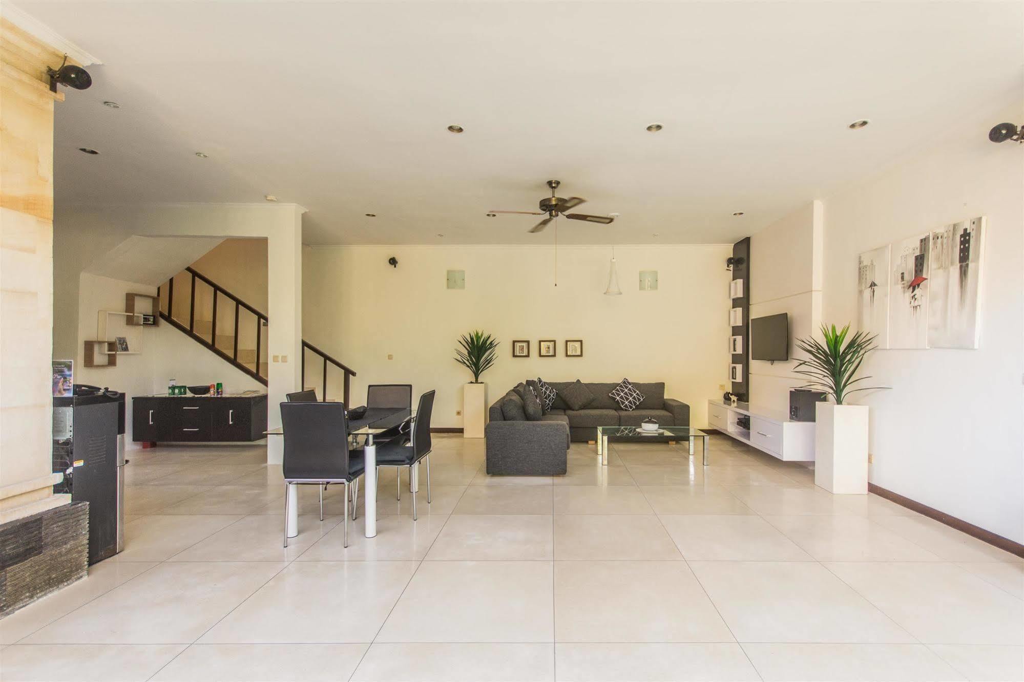 Villa Krisna Seminyak Exteriör bild