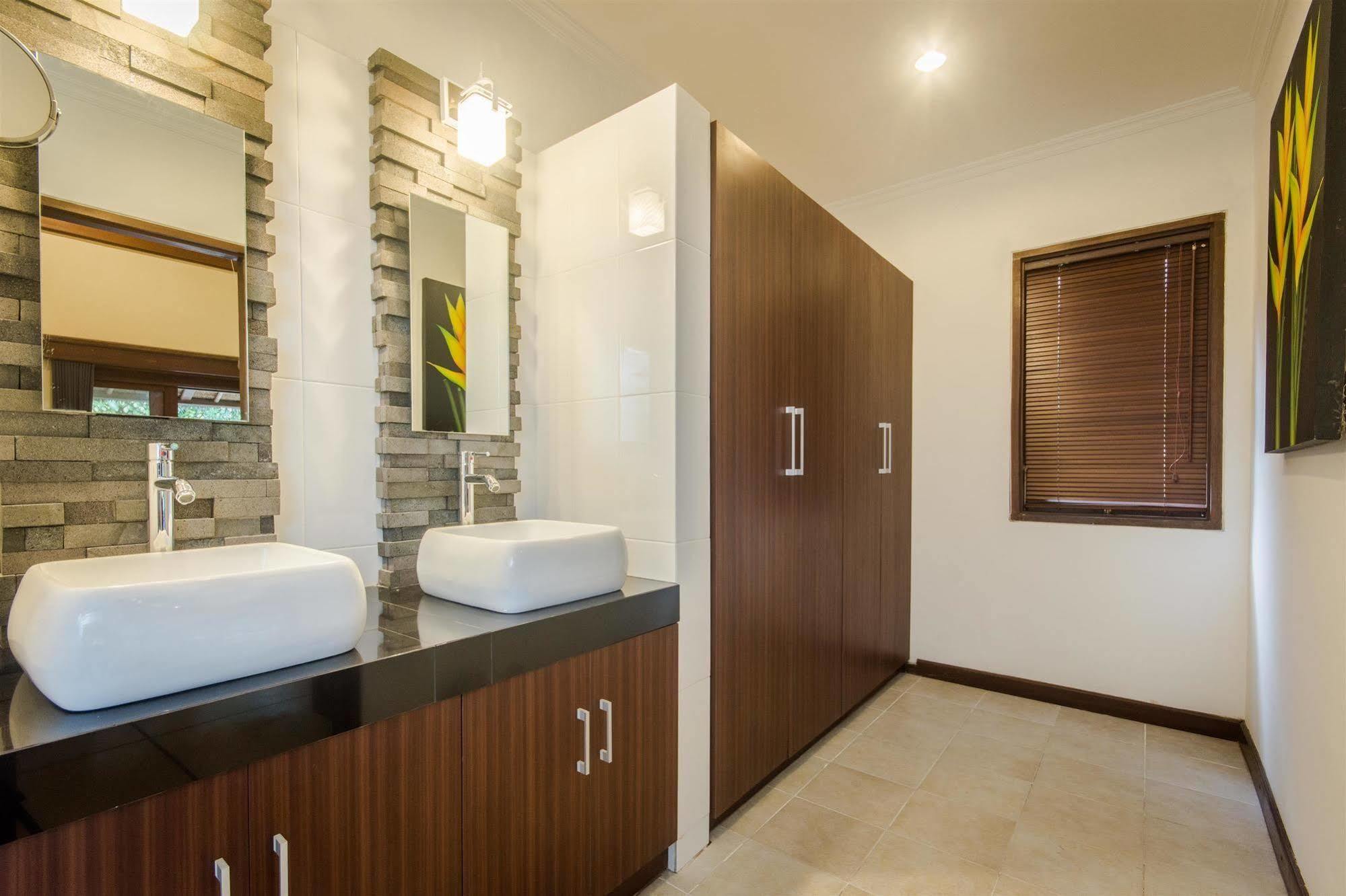 Villa Krisna Seminyak Exteriör bild